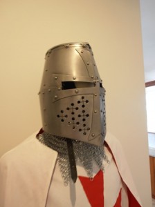 Půlzbroj, velmistr templářů, 12st.,25 000, ke zbroji patří kroužková zbroj , rukavice, boty